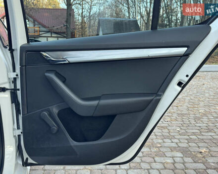 Белый Шкода Октавия, объемом двигателя 1.6 л и пробегом 207 тыс. км за 10499 $, фото 120 на Automoto.ua