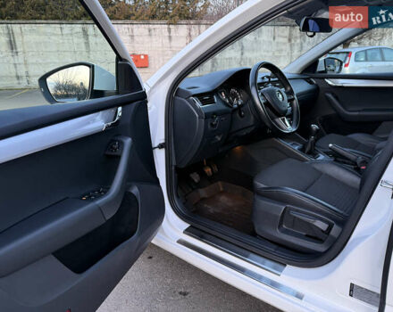 Белый Шкода Октавия, объемом двигателя 2 л и пробегом 163 тыс. км за 13999 $, фото 65 на Automoto.ua