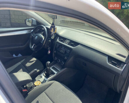 Білий Шкода Октавія, об'ємом двигуна 1.8 л та пробігом 230 тис. км за 11499 $, фото 7 на Automoto.ua