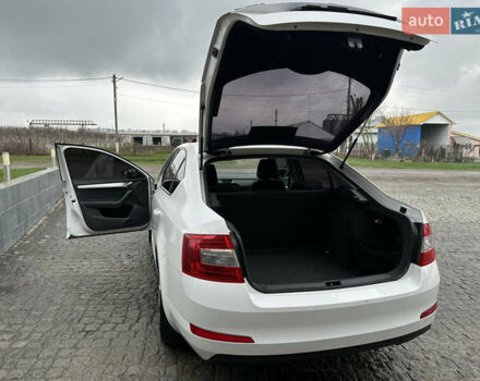 Білий Шкода Октавія, об'ємом двигуна 1.8 л та пробігом 190 тис. км за 12000 $, фото 12 на Automoto.ua