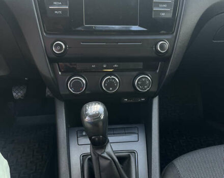 Белый Шкода Октавия, объемом двигателя 1.2 л и пробегом 322 тыс. км за 8300 $, фото 2 на Automoto.ua