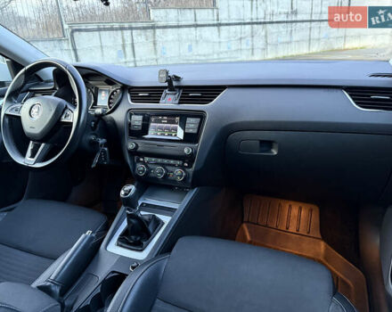 Белый Шкода Октавия, объемом двигателя 2 л и пробегом 163 тыс. км за 13999 $, фото 48 на Automoto.ua