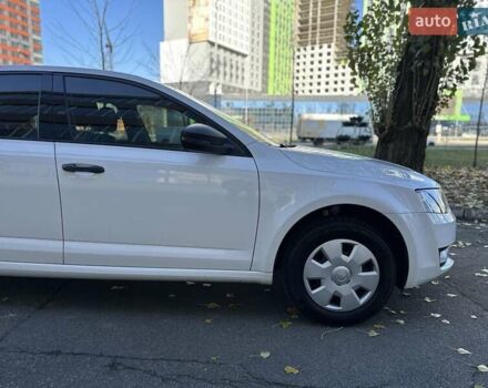 Білий Шкода Октавія, об'ємом двигуна 1.6 л та пробігом 120 тис. км за 12800 $, фото 6 на Automoto.ua