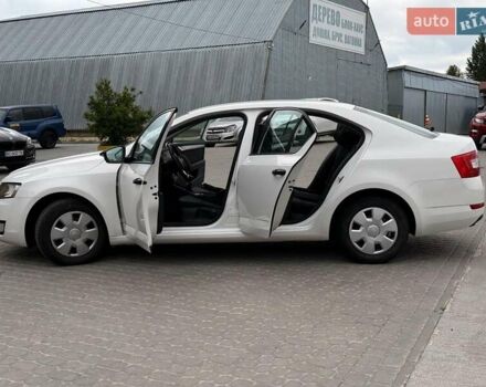 Білий Шкода Октавія, об'ємом двигуна 1.2 л та пробігом 270 тис. км за 8790 $, фото 24 на Automoto.ua