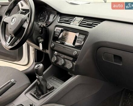 Білий Шкода Октавія, об'ємом двигуна 1.2 л та пробігом 270 тис. км за 8790 $, фото 19 на Automoto.ua