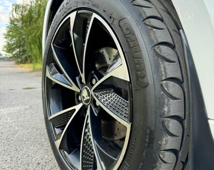 Белый Шкода Октавия, объемом двигателя 1.8 л и пробегом 220 тыс. км за 12999 $, фото 5 на Automoto.ua