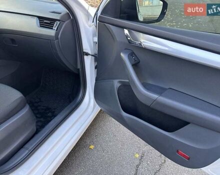 Білий Шкода Октавія, об'ємом двигуна 1.6 л та пробігом 120 тис. км за 12800 $, фото 20 на Automoto.ua