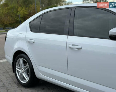 Білий Шкода Октавія, об'ємом двигуна 2 л та пробігом 265 тис. км за 11850 $, фото 11 на Automoto.ua
