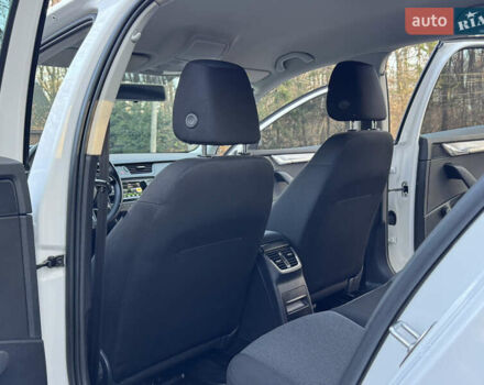 Белый Шкода Октавия, объемом двигателя 1.6 л и пробегом 207 тыс. км за 10499 $, фото 114 на Automoto.ua