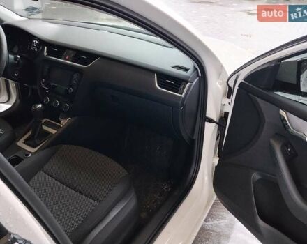Білий Шкода Октавія, об'ємом двигуна 1.6 л та пробігом 230 тис. км за 10000 $, фото 15 на Automoto.ua