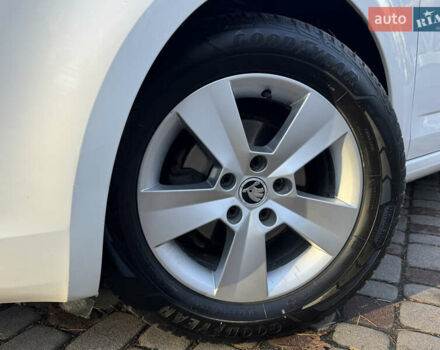 Белый Шкода Октавия, объемом двигателя 1.6 л и пробегом 207 тыс. км за 10499 $, фото 11 на Automoto.ua