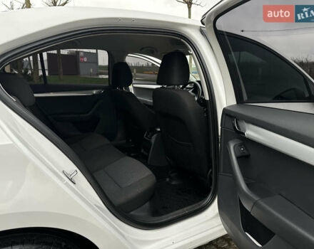 Білий Шкода Октавія, об'ємом двигуна 1.8 л та пробігом 190 тис. км за 12000 $, фото 13 на Automoto.ua