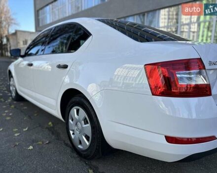 Білий Шкода Октавія, об'ємом двигуна 1.6 л та пробігом 120 тис. км за 12800 $, фото 9 на Automoto.ua