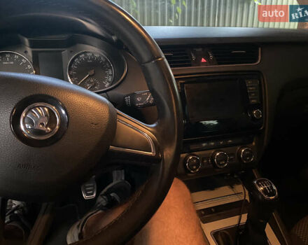 Білий Шкода Октавія, об'ємом двигуна 1.6 л та пробігом 330 тис. км за 10900 $, фото 8 на Automoto.ua