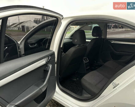 Білий Шкода Октавія, об'ємом двигуна 1.8 л та пробігом 190 тис. км за 12000 $, фото 11 на Automoto.ua