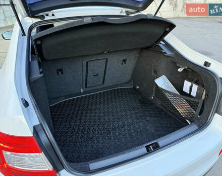 Белый Шкода Октавия, объемом двигателя 2 л и пробегом 163 тыс. км за 13999 $, фото 54 на Automoto.ua