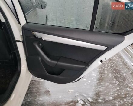 Білий Шкода Октавія, об'ємом двигуна 1.6 л та пробігом 230 тис. км за 10000 $, фото 17 на Automoto.ua