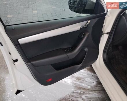 Білий Шкода Октавія, об'ємом двигуна 1.6 л та пробігом 230 тис. км за 10000 $, фото 19 на Automoto.ua