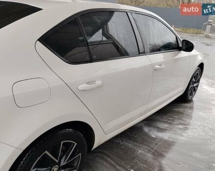 Білий Шкода Октавія, об'ємом двигуна 1.6 л та пробігом 230 тис. км за 10000 $, фото 9 на Automoto.ua