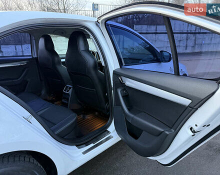 Белый Шкода Октавия, объемом двигателя 2 л и пробегом 163 тыс. км за 13999 $, фото 36 на Automoto.ua