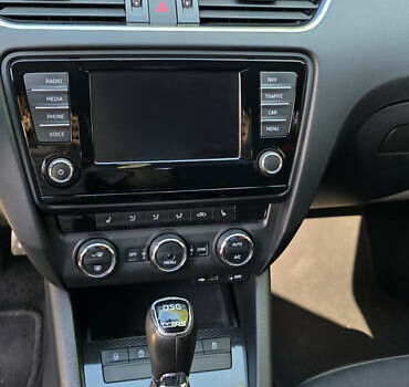 Шкода Октавия 2016 в Вознесенске на Automoto.ua Белый Шкода Октавия, объемом двигателя 1.97 л и пробегом 247 тыс. км за 16000 $, фото 15 на Automoto.ua