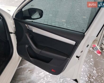 Білий Шкода Октавія, об'ємом двигуна 1.6 л та пробігом 230 тис. км за 10000 $, фото 16 на Automoto.ua