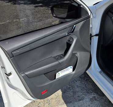 Шкода Октавия 2016 в Вознесенске на Automoto.ua Белый Шкода Октавия, объемом двигателя 1.97 л и пробегом 247 тыс. км за 16000 $, фото 12 на Automoto.ua