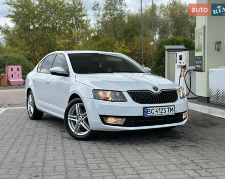 Білий Шкода Октавія, об'ємом двигуна 2 л та пробігом 265 тис. км за 11850 $, фото 1 на Automoto.ua