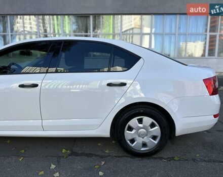 Білий Шкода Октавія, об'ємом двигуна 1.6 л та пробігом 120 тис. км за 12800 $, фото 5 на Automoto.ua