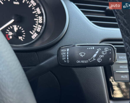 Белый Шкода Октавия, объемом двигателя 1.6 л и пробегом 207 тыс. км за 10499 $, фото 86 на Automoto.ua