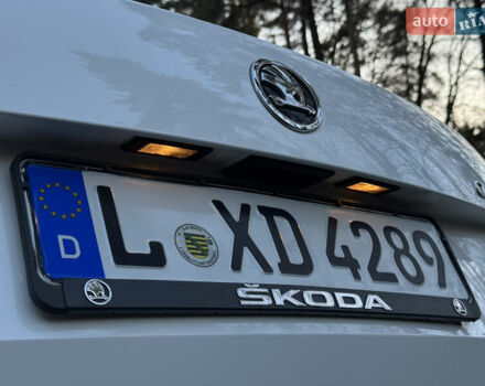 Белый Шкода Октавия, объемом двигателя 1.6 л и пробегом 207 тыс. км за 10499 $, фото 63 на Automoto.ua