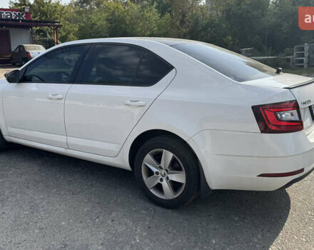 Белый Шкода Октавия, объемом двигателя 1.8 л и пробегом 150 тыс. км за 12900 $, фото 2 на Automoto.ua