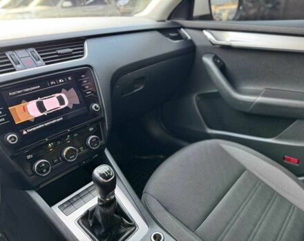 Білий Шкода Октавія, об'ємом двигуна 1.6 л та пробігом 209 тис. км за 13100 $, фото 13 на Automoto.ua