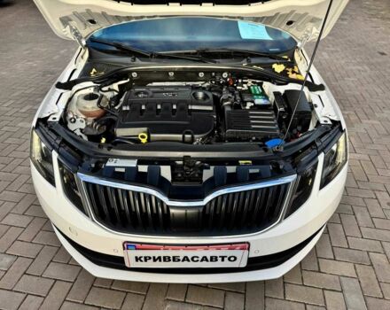 Білий Шкода Октавія, об'ємом двигуна 1.6 л та пробігом 209 тис. км за 13100 $, фото 3 на Automoto.ua