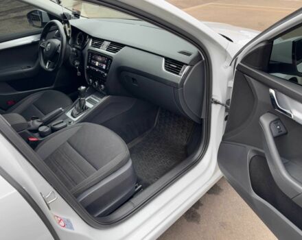 Белый Шкода Октавия, объемом двигателя 2 л и пробегом 212 тыс. км за 13500 $, фото 16 на Automoto.ua