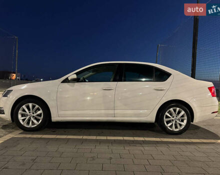 Белый Шкода Октавия, объемом двигателя 1.6 л и пробегом 247 тыс. км за 12800 $, фото 4 на Automoto.ua