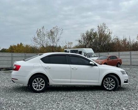 Белый Шкода Октавия, объемом двигателя 1.6 л и пробегом 280 тыс. км за 12500 $, фото 4 на Automoto.ua