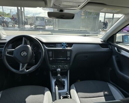 Белый Шкода Октавия, объемом двигателя 1.6 л и пробегом 239 тыс. км за 11600 $, фото 4 на Automoto.ua