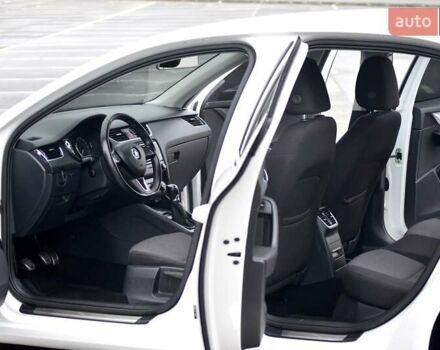 Белый Шкода Октавия, объемом двигателя 1.8 л и пробегом 130 тыс. км за 15555 $, фото 26 на Automoto.ua