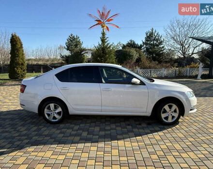 Белый Шкода Октавия, объемом двигателя 1.4 л и пробегом 124 тыс. км за 13990 $, фото 1 на Automoto.ua