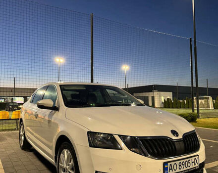 Белый Шкода Октавия, объемом двигателя 1.6 л и пробегом 247 тыс. км за 12800 $, фото 1 на Automoto.ua