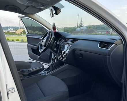 Білий Шкода Октавія, об'ємом двигуна 1.6 л та пробігом 221 тис. км за 13999 $, фото 4 на Automoto.ua