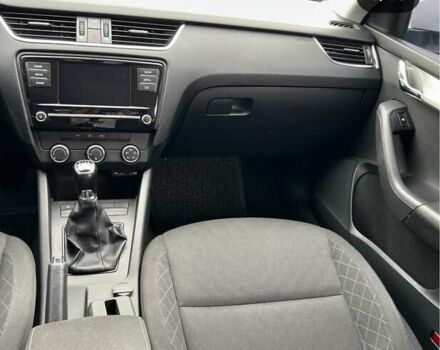 Белый Шкода Октавия, объемом двигателя 1.6 л и пробегом 280 тыс. км за 12500 $, фото 8 на Automoto.ua