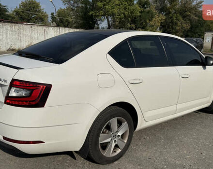 Белый Шкода Октавия, объемом двигателя 1.8 л и пробегом 150 тыс. км за 12900 $, фото 4 на Automoto.ua