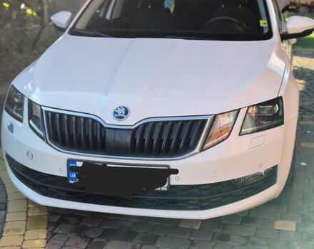 Белый Шкода Октавия, объемом двигателя 1.6 л и пробегом 197 тыс. км за 15000 $, фото 4 на Automoto.ua