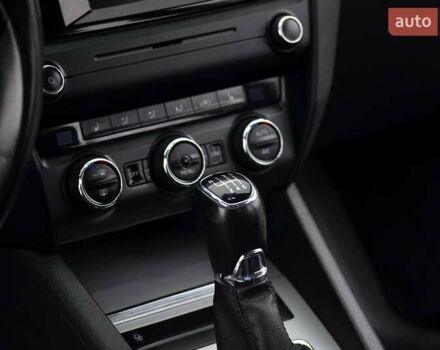 Белый Шкода Октавия, объемом двигателя 1.8 л и пробегом 130 тыс. км за 15555 $, фото 29 на Automoto.ua