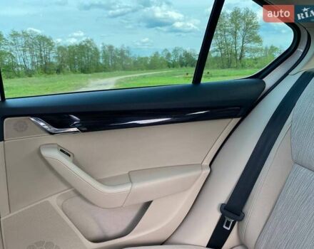 Білий Шкода Октавія, об'ємом двигуна 2 л та пробігом 270 тис. км за 14000 $, фото 45 на Automoto.ua