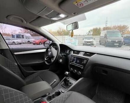 Белый Шкода Октавия, объемом двигателя 1.6 л и пробегом 280 тыс. км за 12500 $, фото 6 на Automoto.ua