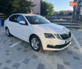 Белый Шкода Октавия, объемом двигателя 1.6 л и пробегом 202 тыс. км за 12500 $, фото 1 на Automoto.ua