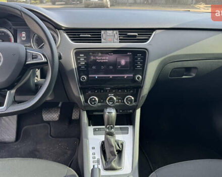 Белый Шкода Октавия, объемом двигателя 1.8 л и пробегом 150 тыс. км за 12900 $, фото 9 на Automoto.ua